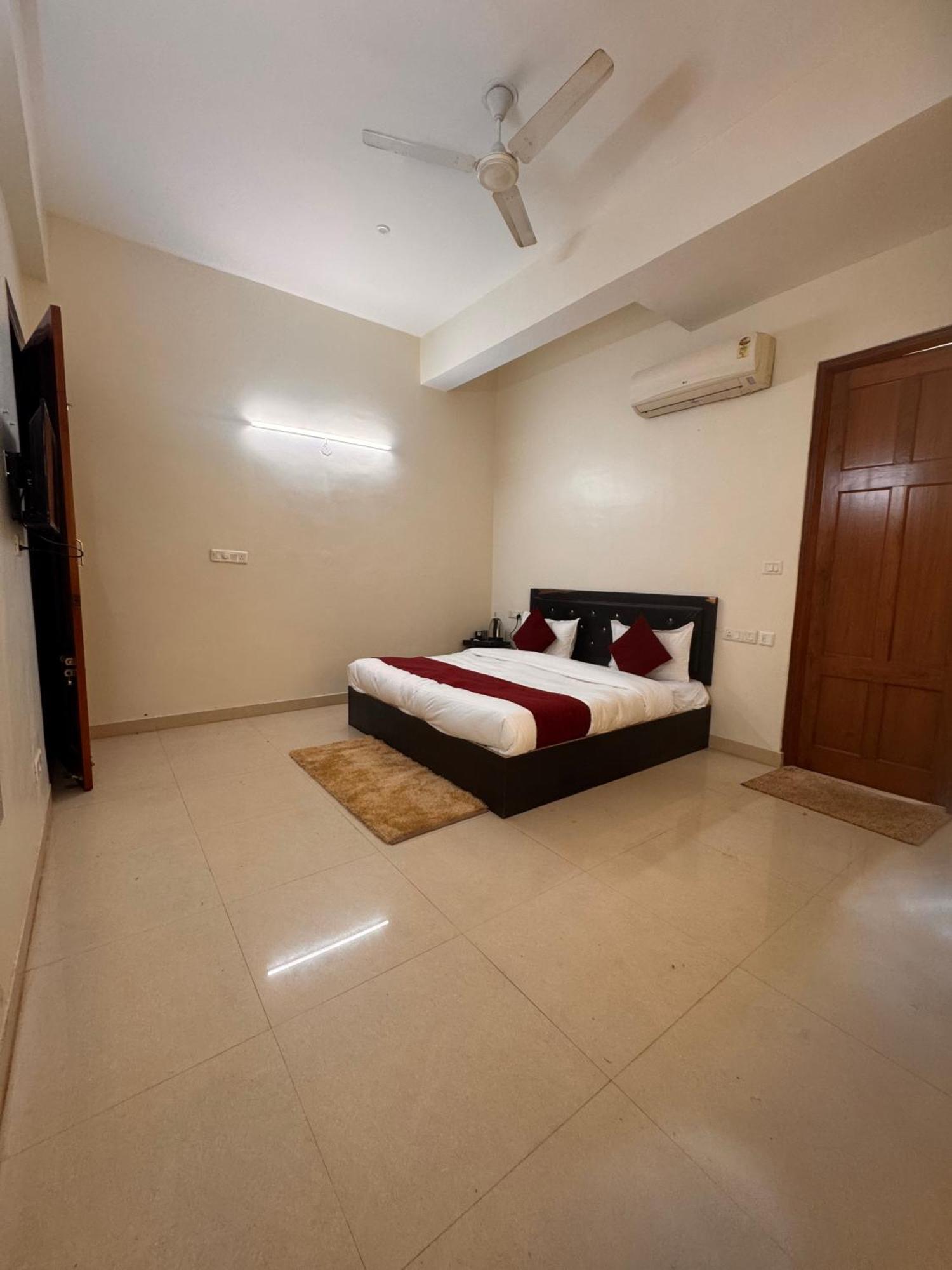Hl Grand Hotel Lucknow Eksteriør bilde