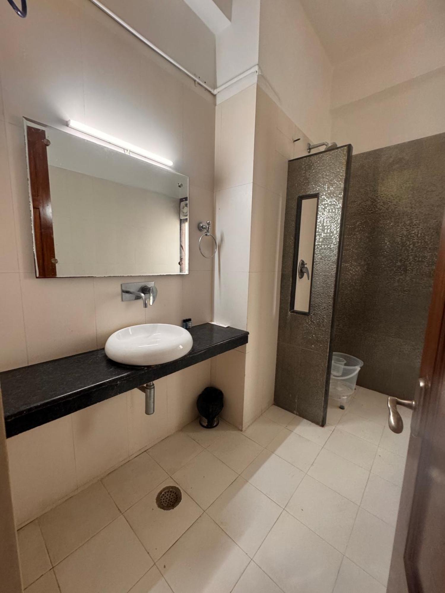 Hl Grand Hotel Lucknow Eksteriør bilde